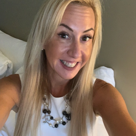 Meet your Posher, Jennifer - Picture 1 of 1